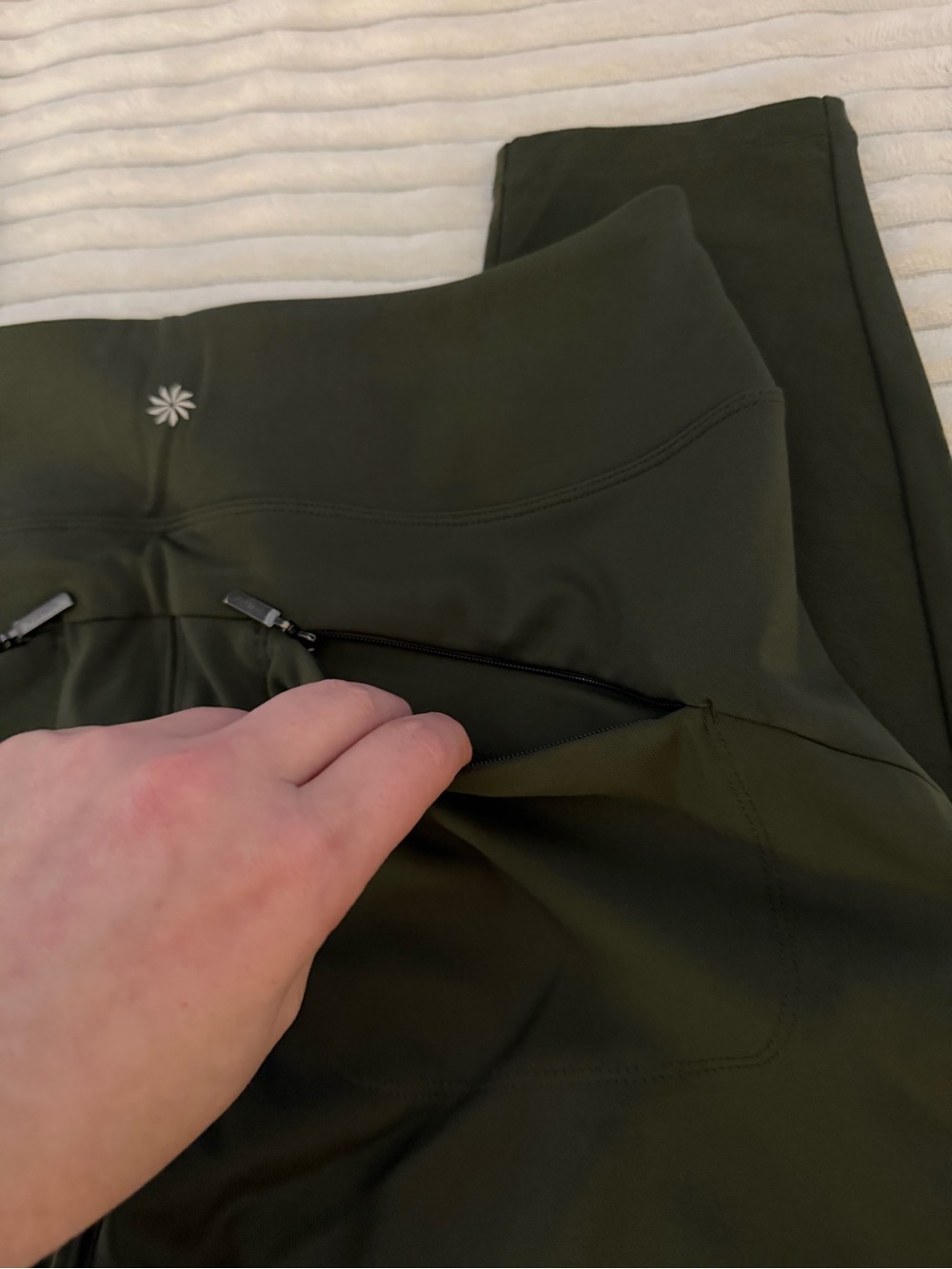 Athleta Olive Green Headlands Hybrid Cargo Tight - Picture 7 of 16